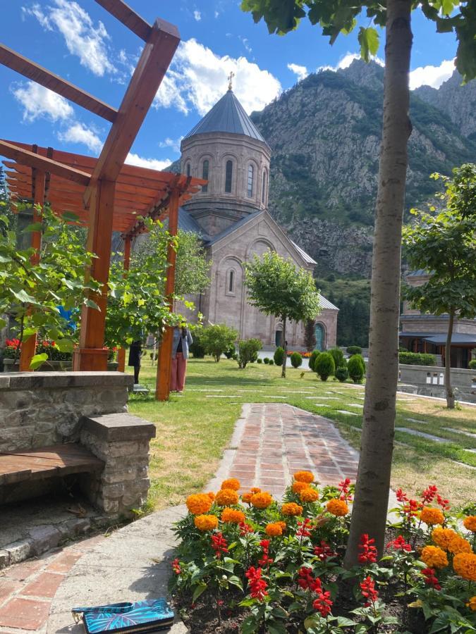 Hotel Elegant Kazbegi Esterno foto